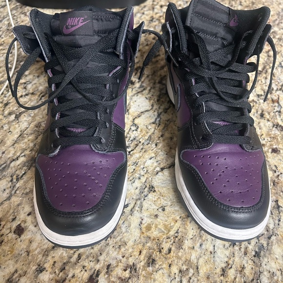 Nike Purple and Black Sneakers - Picture 1 of 4